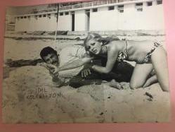 YEŞİLÇAM OYUNCUSU BİLAL İNCİ'NİN ORİJİNAL BÜYÜK BOY FOTOĞRAFI - 24 x 18 cm EBADINDA - BİLAL İNCİ ve CEYDA KARAHAN BİR FİLMDE AYNI SAHNEDEYKEN NET KALİTEDE BİR FOTOĞRAF.. ÖZEL ARŞİV