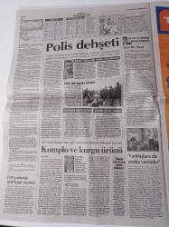 Cumhuriyet Gazetesi - 21 Haziran 2012 - Hakem Cüneyt Çakır Adım Adım Finale - Fenerbahçe Dirk Kuyt'a Kavuştu - Johnny Depp Artık Özgür - Şili'de Jennifer Lopez Şov - İlhan Selçuk Anıldı - Türkiye Şehitlerini Uğurladı - Diyanet Rekora Koşuyor - Faulkner - Darbe Bahane Gezi Şahane