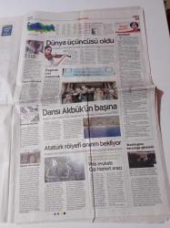 Cumhuriyet Gazetesi - 8 Nisan 2015 - Erman Toroğlu - Can Çobanoğlu - Takım Sporlarında Madalya Patlaması - Masatenisi - Hakan Çalhanoğlu - New York'a Korsan Casus Büstü Diktiler - Yapay Penis Haftada Bir Kere Çalışıyormuş- Ülfet Ertel Yaşamını Yitirdi - Haydi Çocuklar Meclis'e - Hüda Kaya - Ümit Özdağ