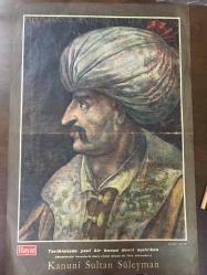 Hayat Dergisi Posteri Renkli Yağlı Boya Tablo Resmi Tarihinde Yeni Bir Kanun Devri Açılırken (Memleketini kanunlarla idare etmek istiyen ilk Türk hükümdarı) Kanuni Sultan Süleyman Ferit Can 33x50 cm