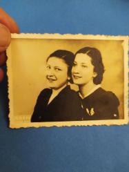 KRT106----- STÜDYO FOTOĞRAFI İKİ GENÇ HANIM