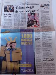 Cumhuriyet Gazetesi - 25 Eylül 2011 - Aziz Yıldırım Şike Değil Çeteyle Suçlanıyorum - Gençlik Ve Spor Bakanı Suat Kılıç - Marsel İlhan Finalde - Bakırçay Nehrinde Zehir Akıyor - Atatürk Kültür Merkezi'nde Kafa Karıştıran Afiş - 18. Uluslararası Altın Koza Filmi Festivali - Onur Ünlü - Ezgi Mola - Putin Medyedev Anlaştı - Zeki Müren'in Karakalem Portreleri- İngiliz Müzisyen Paul Dwyer Aşık Veysel'in Sazını Çaldım