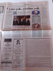 Cumhuriyet Gazetesi - 25 Eylül 2011 - Aziz Yıldırım Şike Değil Çeteyle Suçlanıyorum - Gençlik Ve Spor Bakanı Suat Kılıç - Marsel İlhan Finalde - Bakırçay Nehrinde Zehir Akıyor - Atatürk Kültür Merkezi'nde Kafa Karıştıran Afiş - 18. Uluslararası Altın Koza Filmi Festivali - Onur Ünlü - Ezgi Mola - Putin Medyedev Anlaştı - Zeki Müren'in Karakalem Portreleri- İngiliz Müzisyen Paul Dwyer Aşık Veysel'in Sazını Çaldım