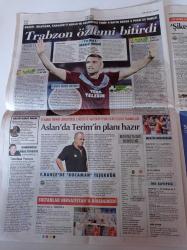 Cumhuriyet Gazetesi - 25 Eylül 2011 - Aziz Yıldırım Şike Değil Çeteyle Suçlanıyorum - Gençlik Ve Spor Bakanı Suat Kılıç - Marsel İlhan Finalde - Bakırçay Nehrinde Zehir Akıyor - Atatürk Kültür Merkezi'nde Kafa Karıştıran Afiş - 18. Uluslararası Altın Koza Filmi Festivali - Onur Ünlü - Ezgi Mola - Putin Medyedev Anlaştı - Zeki Müren'in Karakalem Portreleri- İngiliz Müzisyen Paul Dwyer Aşık Veysel'in Sazını Çaldım