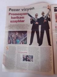 Hürriyet Keyif Gazetesi - 4 Ağustos 2002 - Yeşil Yol Filmi - Çiçek Abbas Filmi - İlyas Salman - Şener Şen - Yüzüklerin Efendisinin DVD'si Çıkıyor - Jennifer Lopez -Sinan Çetin'in Son Filmi The Banka - Ahmet Kaya - Angelina Jolie - Büyük İskender Rekabeti
