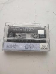 NİSAN EVİ DÜĞÜN TÜRKÜLERİ OYUN HAVALARI     KASET  TEMİZ SORUNSUZ TEYP KASETİ KOLLEKSİYON    ( NO 951