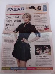 Cumhuriyet Pazar Gazetesi - 15 Kasım 2009 - Sayı 1234 - Monica Bellucci Hala Eksiği - Yine Dave Grohl-- Bozcaada'dan Sevgi Öyküleri Gülse Birsel Fotoğrafı - Çocukluk Hayallerim Gerçek Oldu - Halikarnas Balıkçısı - Güler Zere Kelepçeyle Ölümü Beklemek - Tiyatro Maan- Topluluk Radyoları