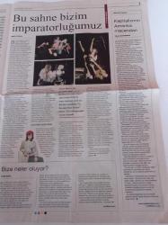 Cumhuriyet Pazar Gazetesi - 15 Kasım 2009 - Sayı 1234 - Monica Bellucci Hala Eksiği - Yine Dave Grohl-- Bozcaada'dan Sevgi Öyküleri Gülse Birsel Fotoğrafı - Çocukluk Hayallerim Gerçek Oldu - Halikarnas Balıkçısı - Güler Zere Kelepçeyle Ölümü Beklemek - Tiyatro Maan- Topluluk Radyoları