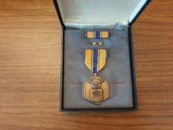 AMERİKAN HAVA KUVVETLERİ ASKERİ TAKTİR MADALYASI  B9527