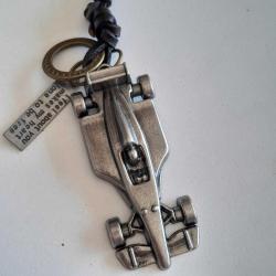 Arabalı Genç Kolye