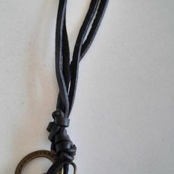 Arabalı Genç Kolye