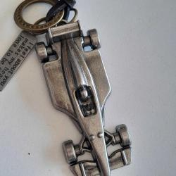 Arabalı Genç Kolye