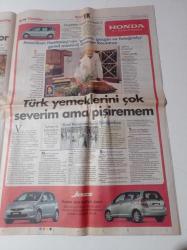 Hürriyet İnsan Kaynakları Gazetesi - 10 Nisan 2005 - Sayı 496- Önce Gazeteci Sonra Guru Malcolm Gladwell Fotoğrafı - Hastane Yöneten Gurme Genel Müdür George Rountree - Procter Gamble Türkiye'nin Genel Müdürü Saffet Karpat - Uluslararası Tarsus Yarı Maratonu - Gülümsüyen Kahveci Gloria Jeans Dünya Birincisi Oldu