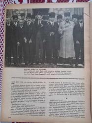 Fotoğraflarla Gazi Mustafa Kemal Atatürk 1920 Ankara Hipodrumunda ,Rus ve Azerbeycan mümessilleri ile,,Konya menüsü Abdülhalim Çelebi ,Dersim aşireti menüsü Diyarbakır Ağa ile,kitap sayfası kupürü 24*34cm