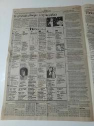 Cumhuriyet 2 Gazetesi - 21 Ekim 1993 - Sayı 24851 - Verimlilik Kadınla Sanata Dönüşür - Üretkenlik Evde Başlar - Kırsal Kesim Kadınları Kaşık Düşmanı Değildir- İngiliz Mahkemeleri Tiyatroya Benziyor - Budist Rahibin Önünde Birleşen Minik Eller - Siyanürle Altın Üretimine Karşı 10 Bin İmza - Mehmet Ali Erbil