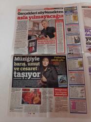 Sözcü Pazar Gazetesi - 10 Eylül 2017 - Kardeş Türküler 25 Yıldır Barış Yolunda - Burak Özçivit Fotoğrafı - Kerem Bursin - Gelin Kaynana Tarkan'ı Beraber İzledi- Gökçe Bahadır'ın Müzikal Heyecanı - Emina Sandal Ormanda Form Tutuyor - Hülya Avşar - Sibel Can - Mehmet Ali Erbil