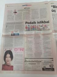 Milliyet Pazar Gazetesi - 21 Nisan 2002 -  Feshane - İlber Ortaylı - Murathan Mungan'ın Yüksek Topuklar Kampanyası Başlıyor -Kadir İnanır - İbrahim Tatlıses - Kezban Arca Batıbeki- - Ünlü Guru Deepak Chopra Bilgelik Sempozyumunda - Mahsun Kırmızıgül Fotoğrafı- Jenga Turnuvası - Çocuklar Duymasın Dizisi - Pınar Altuğ - İlber Ortaylı