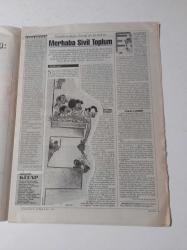 Cumhuriyet Kitap Gazetesi - 12 Şubat 1998 - Denemenin Usta Kalemi Vecihi Timuroğlu Fotoğrafı - Helsinki Yurttaşlar Derneği - Merhaba Sivil Toplum - Engin Turgut'un Yeni Şiirlerini Alihan Irmakkesen Değerlendirdi - Şenol Öztop - Arı İnan - Tarihe Tanıklık Edenler - Ali Akay Post-modern Görüntü Kitabı