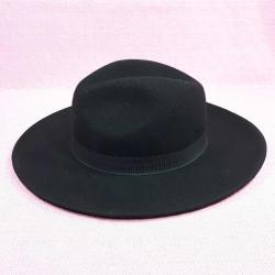 VINTAGE LC WAIKIKI SİYAH RENKLİ YÜN ŞAPKA