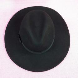 VINTAGE LC WAIKIKI SİYAH RENKLİ YÜN ŞAPKA