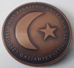 2021 BRONZ 2,5 TÜRK LİRASI GAZİANTEP'E GAZİLİK ÜNVANININ VERİLİŞİNİN 100.YILI ANISINA ORİJİNAL DARPHANE HATIRA PARASI SERTİFİKASIZ ÇİL ŞŞ2GG1 NADİRDİR