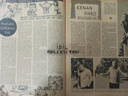 Ses Haftalık Aktüalite Sinema Tiyatro Müzik ve Gençlik Mecmuası Dergisi - 4 Ağustos 1962 - Sayı:37 - Claudia Cardinale - Tunç Yalman - Neriman Köksal - Sırrı Gültekin - Adnan Şenses - Muzaffer Tema - George Hamilton - Jerry Lewis - Ayhan Işık - Kenan Pars - Şevket Rado'nun Radyo sohbetleri - Shirley Mac Laine - Anna Suh - Suzan Avcı - Nathalie Wood - Corinne Marchand - Cilalı İbo - Feridun Karakaya - Olivia de Havilland - Joan Crawford - Rosalind Russell - Türkan Şoray - Diclehan Baban - Cyd Charisse - Maurice Chevalier - Walter Chiari - Diane Cilento - Petula Clark - Bulmaca - Warren Beatty - Brigitte Bardot - Dahlia Lavi fotoğraf ve haberi - Dergi Tam Değildir Sadece 24 Sayfası Mevcuttur