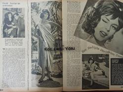 Ses Dergisi - 18 Nisan 1964 - Sayı:17 - Tamer Yiğit - Filiz Akın - Türker İnanoğlu - Ayten Kaçmaz - Brigitte Bardot - Curd Jürgens - Simone Bicheron - Jayne Mansfield - Cameron Mitchell - Ayhan Işık - Ingrid Bergman - David Niven - Gregory Peck - Debbie Reynolds - Hülya Koçyiğit - Seytan Ruhlu Kadın filmi fotoromanı - Michele Mercier - Duke Ellington - Cielito Lindo - Johnny Hallyday - Atilla Berkan - Artie Bernstein - Ahmet Tarık Tekçe - Yabancı filmi fotoromanı - Neriman Köksal - Gönül Atalay - Orhan Alkan - Sevda Ferdağ - Tanju Gürsu - İzzet Günay - Semra Sar - Cüneyt Arkın - Gülbin Eray - Ediz Hun - Suzan Avcı - Nur İnsel - Orhan Günşiray - Senih Orkan - Altan Karındaş - Nejat Uygur - Ziya Akelli - Ayhan Baran - Özcan Sevgen - Gülriz Sururi - Herşey Bir anda Oldu film Fotoromanı - Tanju Gürsu - Sevil Candan - Erol Tezeren - Sadri Alışık - Tümay Tunçalp - Ali Şen -