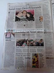 Cumhuriyet Gazetesi - 1 Mayıs 2009 - Yasaklı 1 Mayıs Bayramı - Azerbaycan Okul Katliamı İle Sarsıldı - Hilmi Özkök İlker Başbuğ Görüşmesi - Dünya Sağlık Örgütü Domuz Gribi İçin Uyardı - Deniz Baykal- İstanbul Valisi Muammer Güler'den Gözdağı