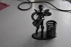 EL YAPIMI ELINDE  GITARLI  ADAM KALEMLIK METAL DETAYLAR RESIMLERDE   (KİTAP RAF