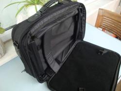 İÇİ ÇOK GENİŞ KASNAKLI LAPTOP ÇANTASI - ( ÇOK AMAÇLI KULLANIMA UYGUN ) - 2. EL HATASIZ KUSURSUZ ÇOK TEMİZ DURUMDA