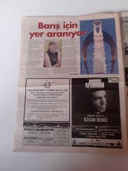 Hürriyet Keyif Gazetesi - 8 Ağustos 20004 - Eleştirmenleri İkiye Bölen Rol Gwyneth Sylvia Olunca - Cüneyt Koryürek Olimpiyadlar Kitabını Yazmak İçin 40 Yıl Uğraştı - Cem Özer - Nurgül Yeşilçay - Amerikalı Şair Yazar Sylvia Plath - Jackie Chan - Chris Tucker