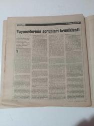 Cumhuriyet Kitap Gazetesi - 4 Kasım 1993 - Sayı 193 -  Cemil Meriç - Türk Tarihinde İslamiyet - Marksist Düşünce Sözlüğü - Futbol Ve Kültürü - İktisat İdeolojisinin Eleştirisi - Asmalımescit-Tüyap 12. İstanbul Kitap Fuarı - Fuarın Onur Yazarı Rıfat Ilgaz - Fuarın Ana Teması Çocuk Ve Kitap -