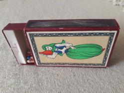 Türkay Kibrit - büyük boy su vazosu taşıyan kadın ( kibrit kutusu )