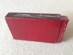 Türkay Kibrit - büyük boy su vazosu taşıyan kadın ( kibrit kutusu )