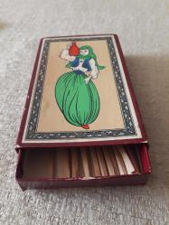 Türkay Kibrit - büyük boy su vazosu taşıyan kadın ( kibrit kutusu )