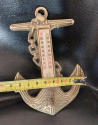 TERMOMETRE, DENİZCİ ÇAPASI ŞEKLİNDE PİRİNÇ TERMOMETRE. BALIK FİGÜRLERİ OLAN TERMOMETRE.