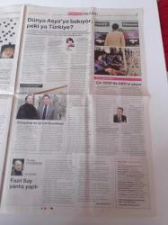 Cumhuriyet Pazar Gazetesi - 19 Mayıs 2013 - Sayı 1417 - Avrupa Birliği De Yönünü Asya'ya Çevirdi - Bertell Ollman Sınıf Mücadelesini Masaya Yatırdı - Samsun'da Sanatın Farklı Tonları - Yurtsuzlar Yollarda - Demet Tuncer Sahnemde Laf Lafı Laf Da Müziği Açıyor