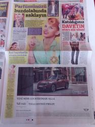 Sözcü Cumartesi Gazetesi - 25 Kasım 2017 - 18 Kez Victoria's Secret Defilesinde Adriana Lima Fotoğrafı - Güven Kıraç Herkes İstediği Gibi Yaşamalı - Bengü'nün Yeni Klibi Yolda - Murat Boz Yıldız Tilbe İle Aramız Çok İyi - Defne Samyeli Ajda Pekkan'dan Ders Alıyor