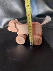 OYUNCAK AHŞAP KÖPEK ŞEKLİNDE OYUNCAK ARABA, EL EMEĞİ GÖZ NURU AHŞAP KÖPEK FİGÜRLÜ OYUNCAK ARABA. USTA İŞİ.