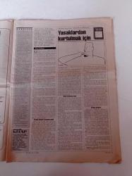 Cumhuriyet Kitap Gazetesi  - 14 Aralık 1995-  Sayı 304 - İçimizdeki Katilin Yazarı Patricia Highsmith Fotoğrafı - Mehmet Sucu'dan Halk Bunu Bilmesin - Gençlerin Bir Solukta Okuduğu Dizi Limandaki Canavar - Türkmenceden Türkçe'ye İlk Sözlük - Tiksinti Çağı - Reşat Nuri'nin Romancılığı - Teoride Sınıf Ulus Edebiyat