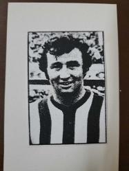 Gazete kupürü sporcu kartı - 1963 - Türk Milli futbolcu -  teknik direktör tarihi - Karşıyaka  - Fenerbahçe - gol kralı Ogün Altıparmak fotoğrafı