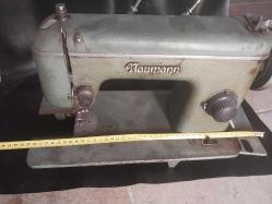 DİKİŞ MAKİNESİ, MASA ÜSTÜ ANTİKA NAUMANN  MARKA ALMAN DİKİŞ MAKİNESİ, DEKORLUKTUR, ÇALIŞMIYOR, HALİYLE..