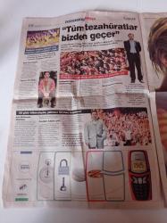 Milliyet Cumartesi Gazetesi - 11 Mayıs 2002 -  Türkiye'nin İlk Talk Show'cusu Ve Stand Up'çısı Orhan Boran Hayata Döndü - Abdi İpekçi - Şakir Eczacıbaşı- Hakkı Devrim - Mel Gibson- Arzum Onan Fotoğrafı - Ultraslan Amigosu Sebahattin Şahin - Genç Fenerbahçeliler Amigosu Sefa - Çarşı Amigosu Alen Markaryan- Natalie Portman