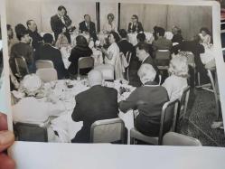 SR----1960'LAR HOLLYWOOD ALFRED HİTCHCOCK TİPPİ HADREN KUŞLAR FİLMİ BASIN TOPLANTISI BÜYÜK BOY FOTOĞRAF