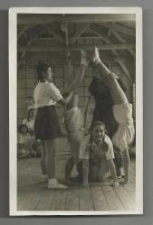 BEYOĞLU KIZ LİSESİ JİMNASTİK DERSİNDE TALEBELER KONULU 3 ADET ORİJİNAL FOTOĞRAF...
