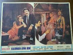 Kalbinden Atma Beni Filmi Lobi kartı - No: 1 - Lobby Cards - Ahmet Sabahi - Ünsal Emre - Ali Pehlivan - Levent Çakır - Asuman Cankul - Recep Filiz - Özlem Özer - Baykal Kent - Sabrına - Sabuha - Kemal Aydan - Sönmez Yıkılmaz - Menderes Alemdar - Şener Işık - Mehmet Alemdar - Meral Zeren