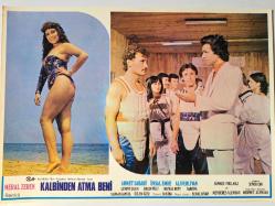 Kalbinden Atma Beni Filmi Lobi kartı - No: 3 - Lobby Cards - Ahmet Sabahi - Ünsal Emre - Ali Pehlivan - Levent Çakır - Asuman Cankul - Recep Filiz - Özlem Özer - Baykal Kent - Sabrına - Sabuha - Kemal Aydan - Sönmez Yıkılmaz - Menderes Alemdar - Şener Işık - Mehmet Alemdar - Meral Zeren
