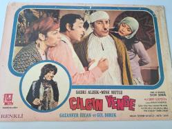 Çılgın Yenge Filmi Lobi kartı - No: 3 - Lobby Cards - Sadri Alışık -Mine Mutlu - Gazanfer Özcan- Gül Doruk - Sadık Şendil - Sırrı Gültekin - Manasi Filmeridis - Suna Pekuysal -Saadettin Erbil - Ali Şen - Ayla Aslancalı - Misli - Faik Coşkun - Tombik Önder - Özdemir Baturalp -  Metin Turan