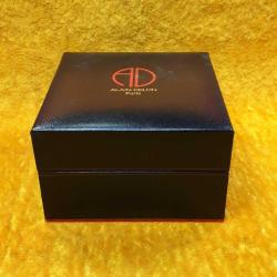 ALAIN DELON PARIS SAAT KUTUSU