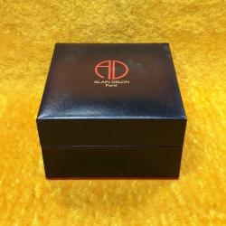 ALAIN DELON PARIS SAAT KUTUSU